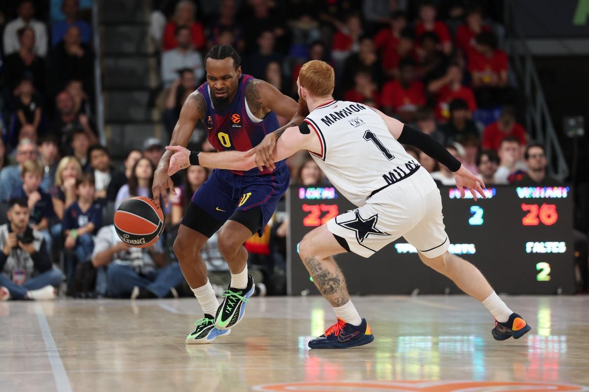 Nico Mannion recurre a la falta ante Kevin Punter