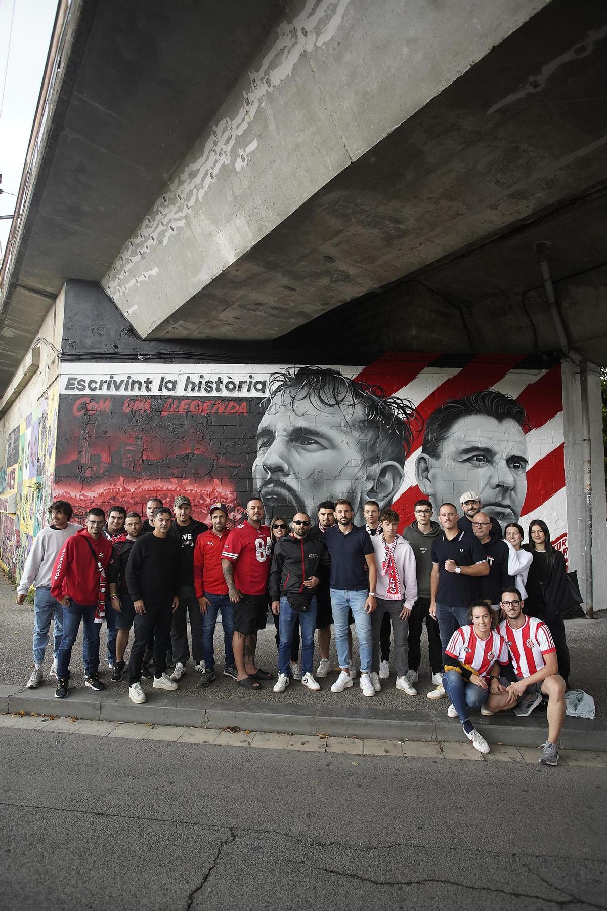 Stuani i Míchel destapen el mural que l'artista Miguel Martínez ha pintat a Girona Stuani i Míchel destapen el mural que l'artista Miguel Martínez ha pintat a Girona