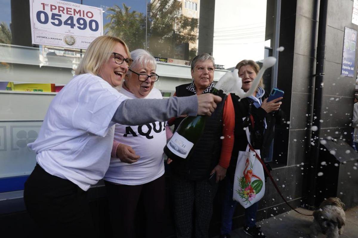 La papelería Sastre de s'Arenal reparte 400.000 euros del Gordo de Navidad