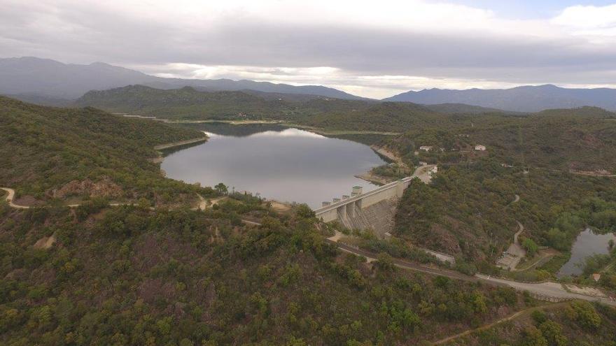 Abastament d&#039;aigua des del peu de presa del pantà de Darnius Boadella fins al dipòsit municipal de Darnius.