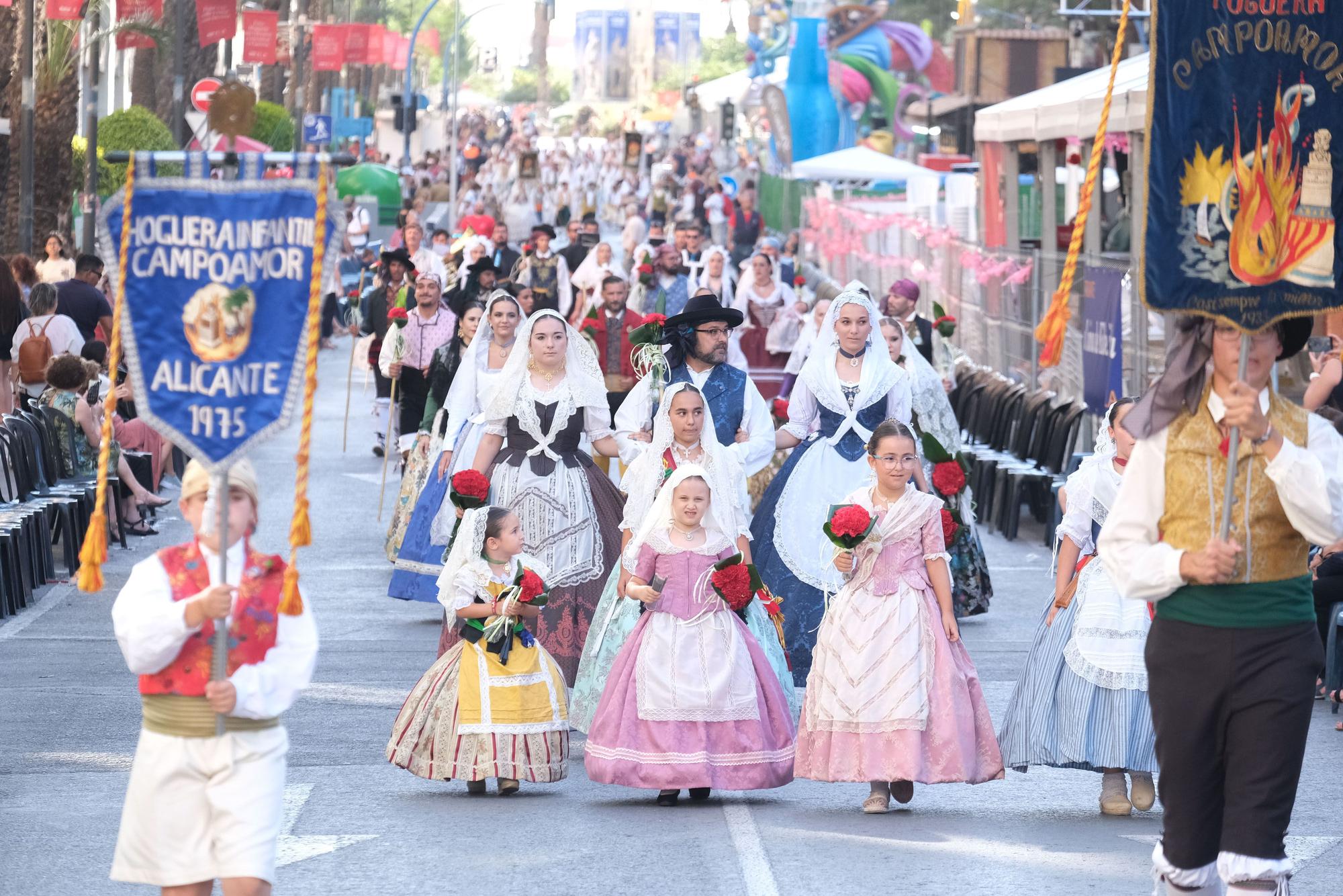 Emotiva ofrenda floral a la Patrona