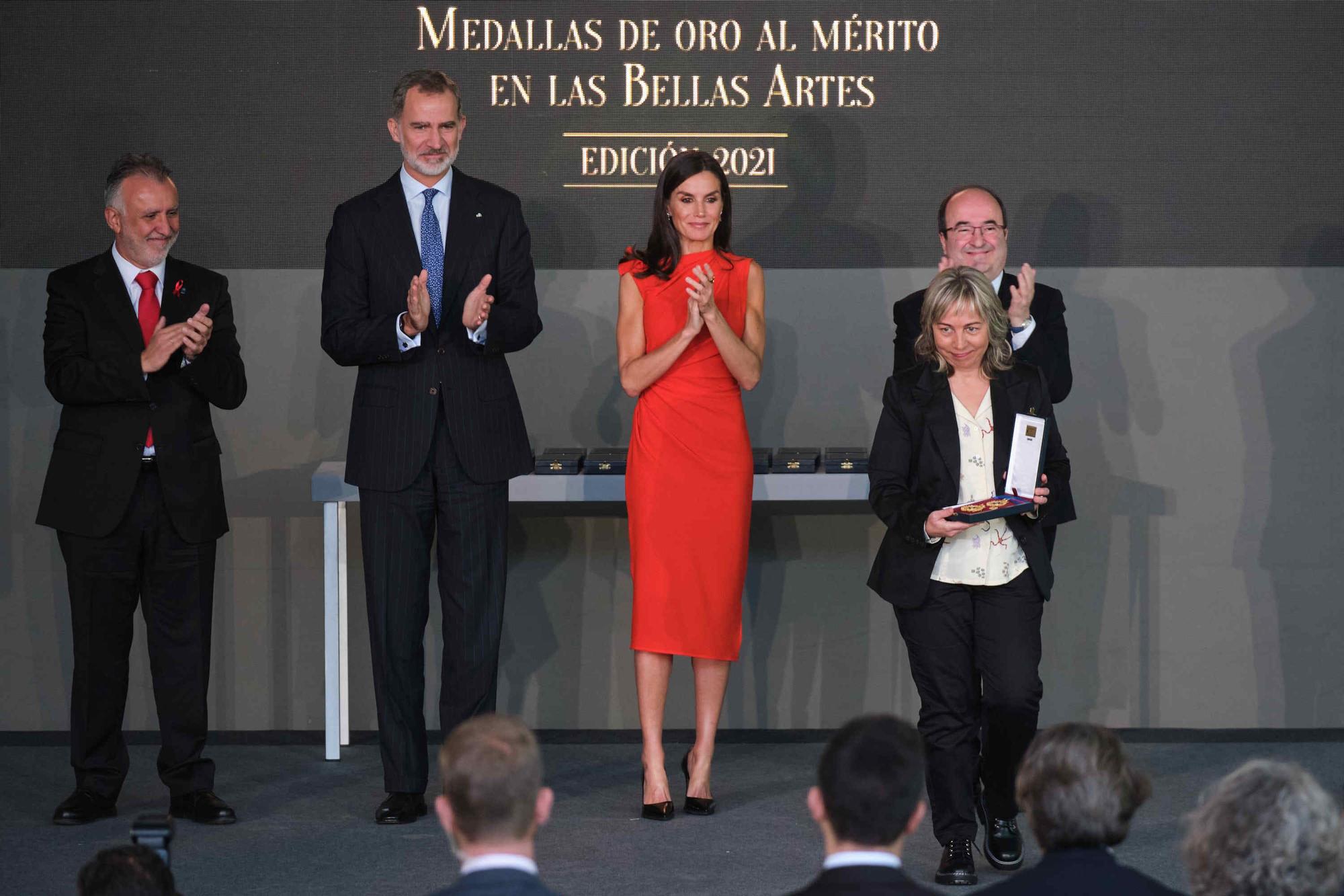 Los Reyes entregan en las Islas las Medallas de Oro al Mérito en las Bellas Artes a 32 personalidades de la cultura