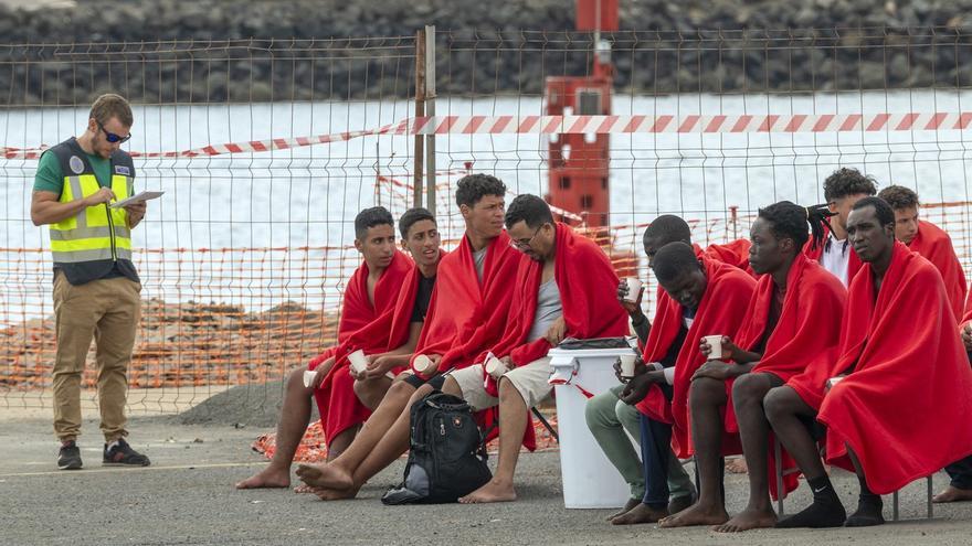 Llegan a Canarias cinco barcas con 656 migrantes