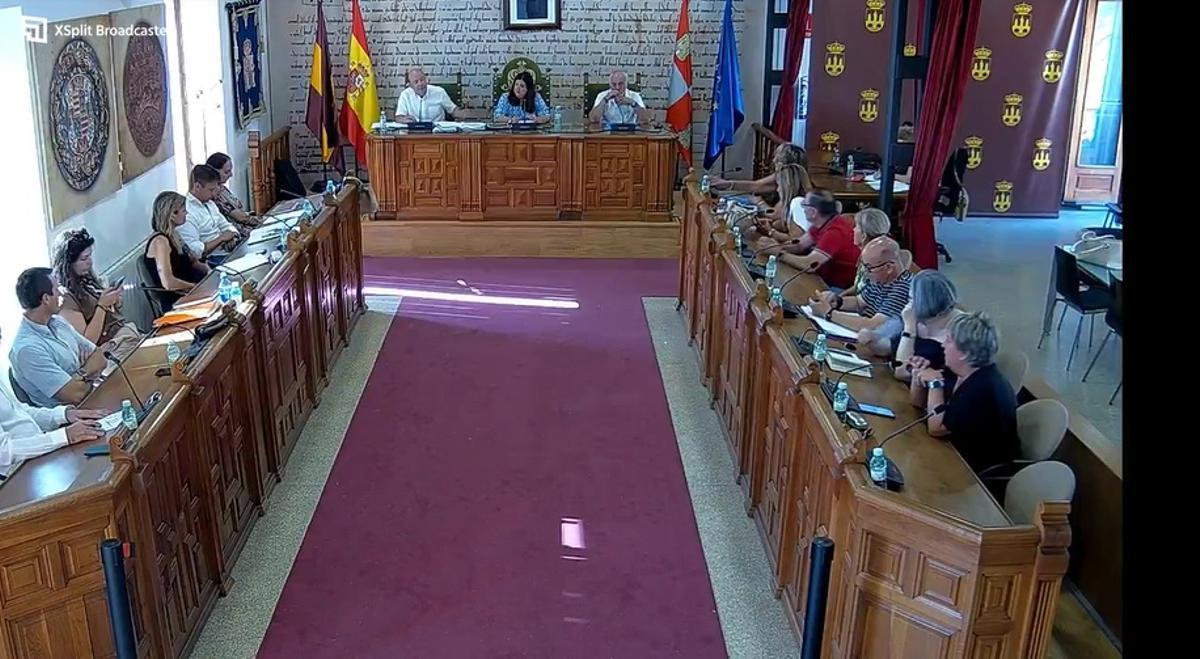 Asistentes al pleno municipal de este lunes en Benavente.