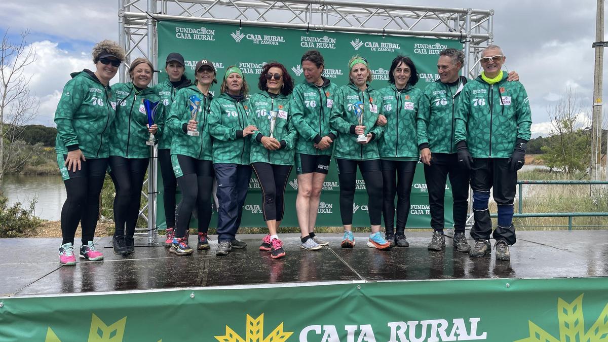 Equipo del Barco Dragón de Actividades Náuticas en el Campeonato de Castilla y León.