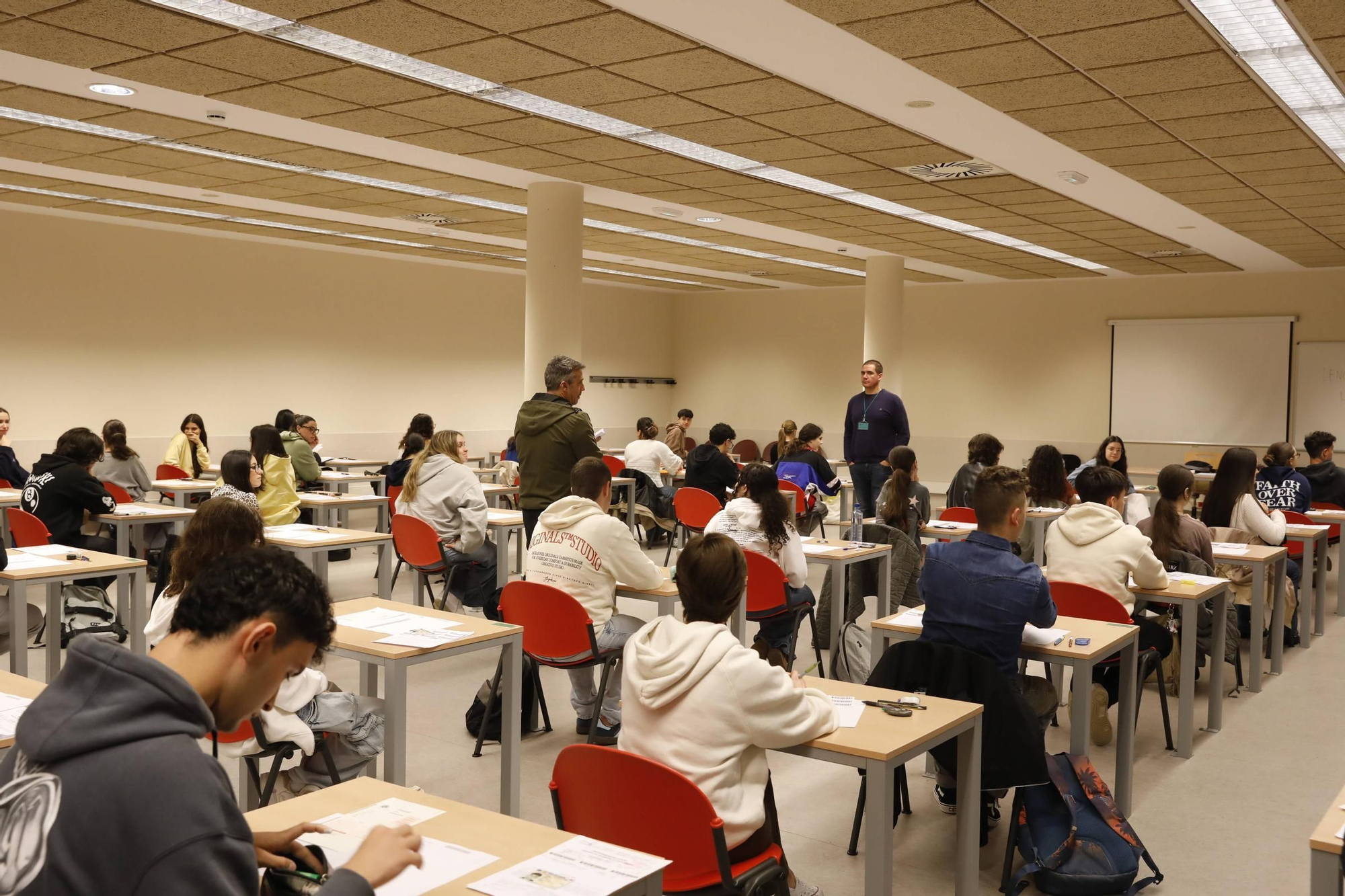 EN IMÁGENES: Así se vivió la primera jornada de la PAU en Asturias