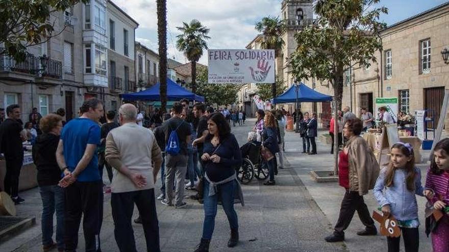 Feria de la solidaridad de Verín.  // FdV