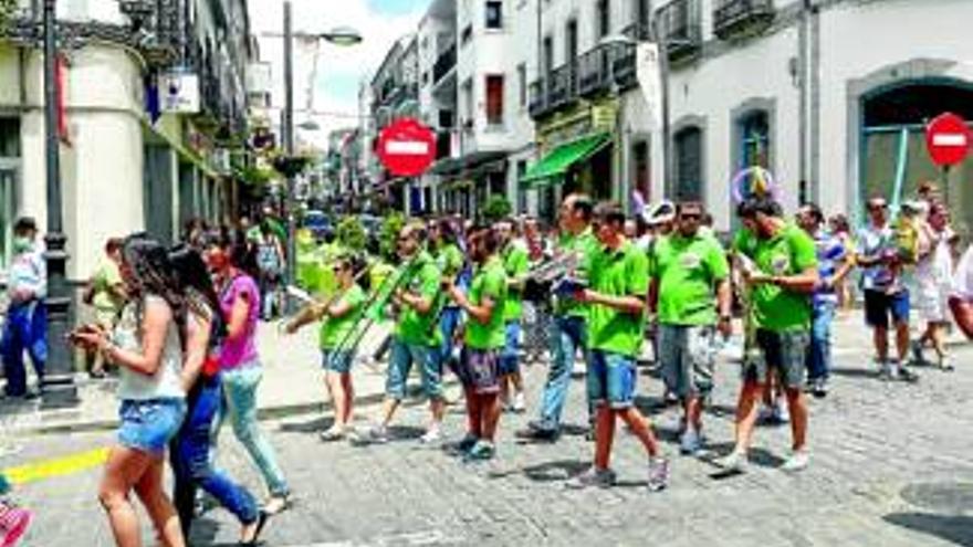 La marcha solidaria recoge unos 8.000 kilos de alimentos