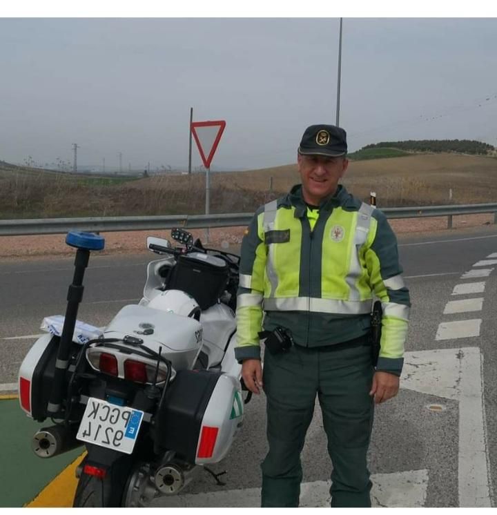 Juan José Jiménez, con su moto.