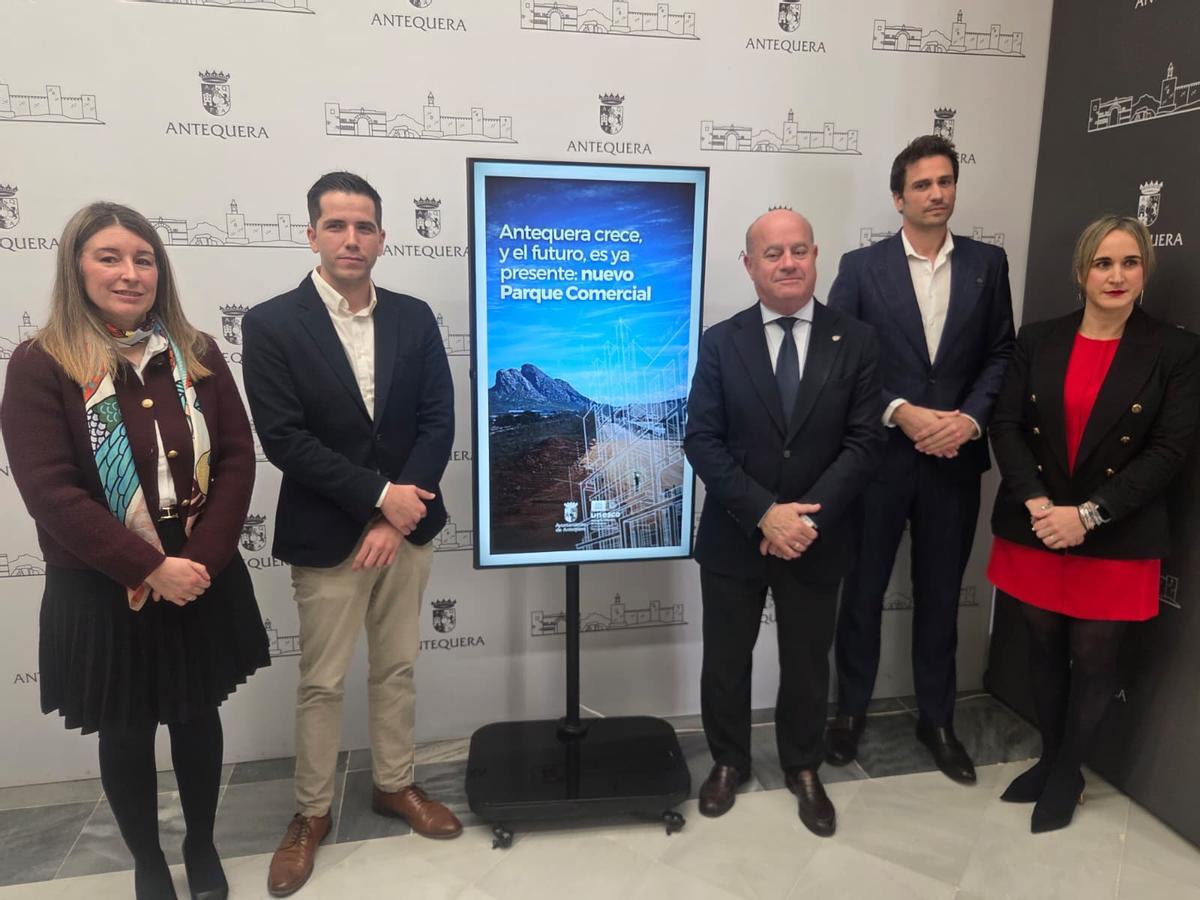 Presentación del proyecto del parque comercial para Navidad