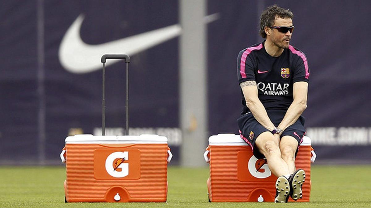 Luis Enrique, durante el entrenamiento de este viernes en la ciudad deportiva del Barça