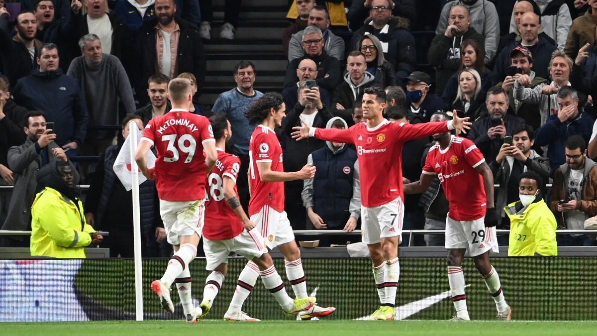 Cristiano celebrando su gol con los compañeros