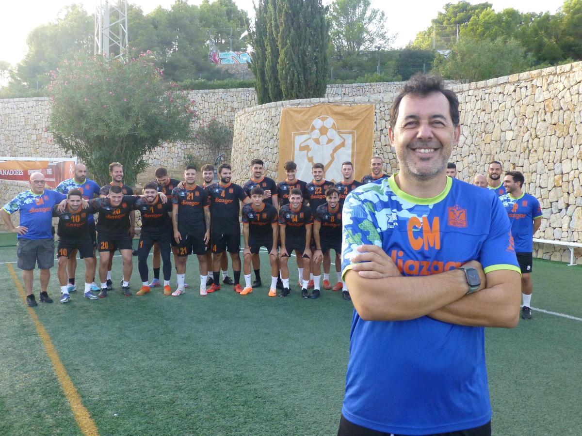 fútbol. Tercera División. Temporada 2023-24 Carlos Martínez y plantilla del Platges de Calvià