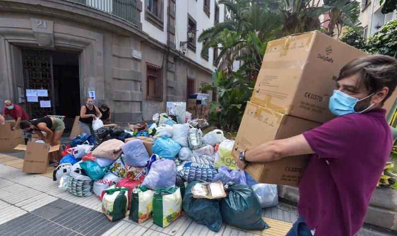 Recogida de ayuda para los damnificado de La Palma en UGT