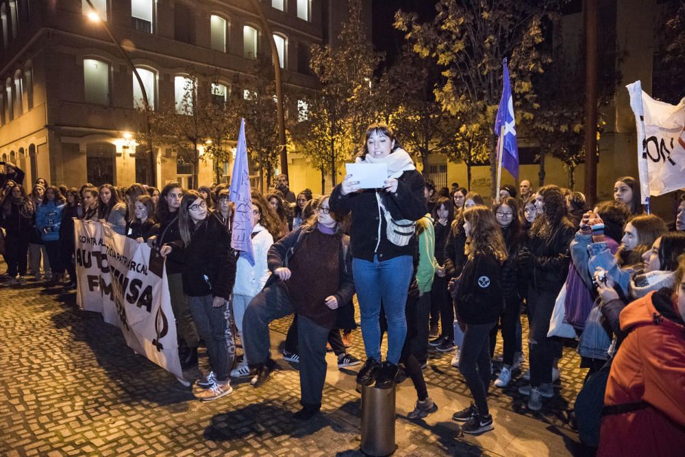 Unes 400 persones es manifesten a Manresa contra la violència masclista