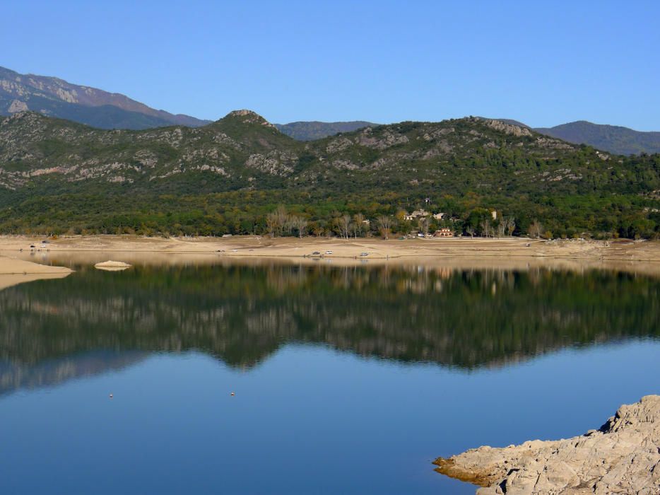 La sequera fa baixar les reserves del pantà de Darnius