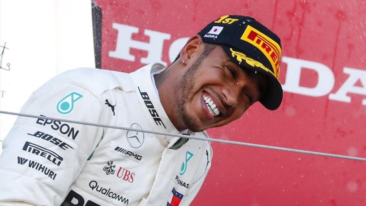 Sonríe Lewis Hamilton, a un paso del título mundial