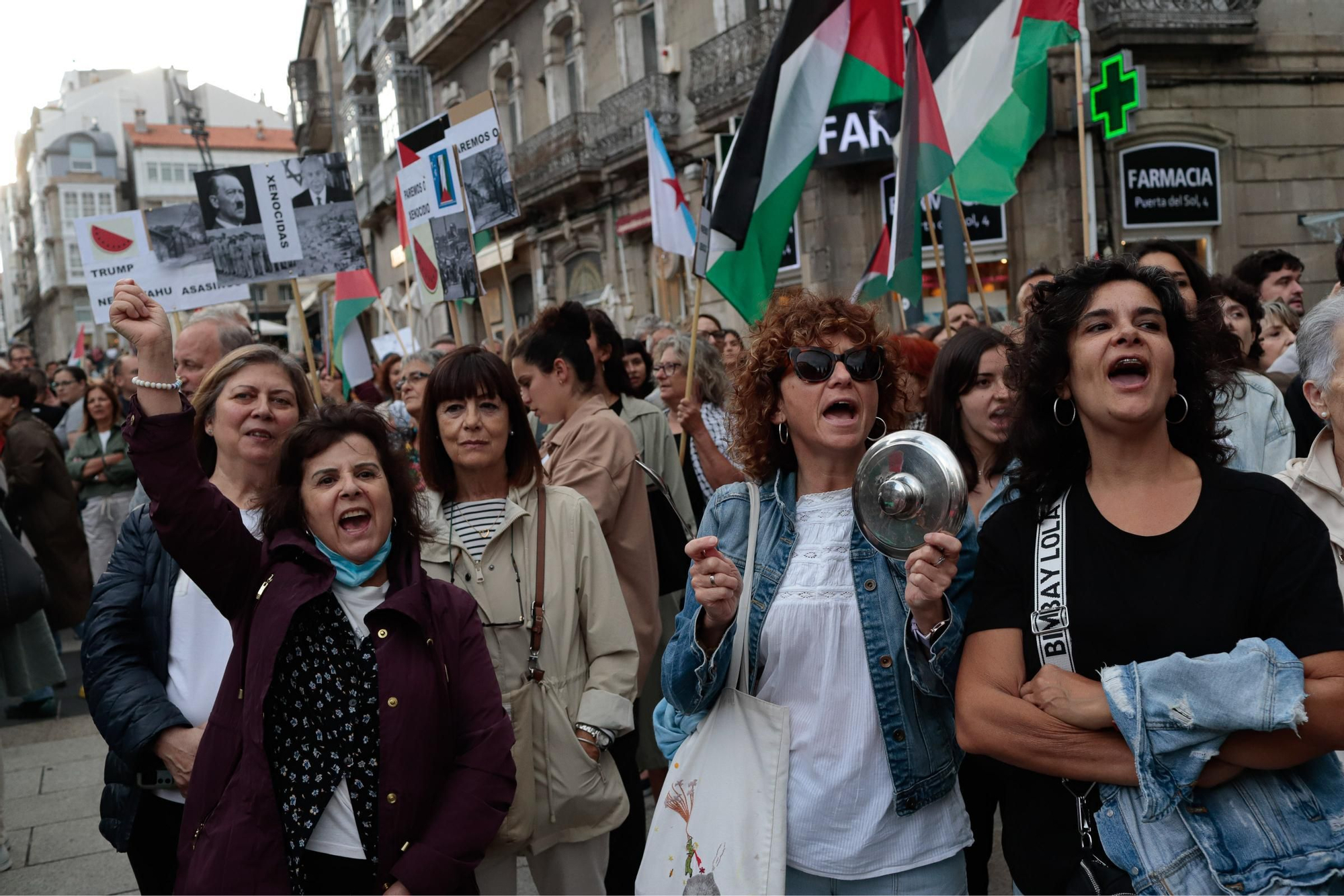 Las imágenes de la multitudinaria manifestación en Vigo contra el «genocidio» de Israel sobre Palestina