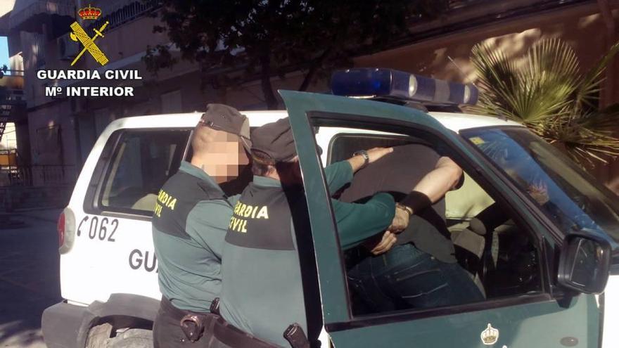 Tres detenidos por tratar de matar a un hombre a golpes de azada