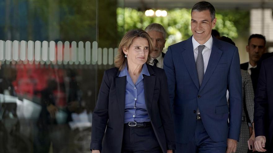 El presidente del Gobierno, Pedro Sánchez, y la vicepresidenta tercera, Teresa Ribera, durante la inauguración del foro &quot;Fondos Europeos&quot; el pasado jueves.