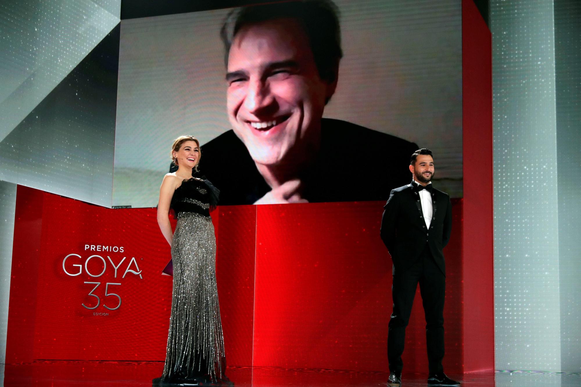 Alberto San Juan, recibiendo el premio Goya al mejor actor secundario por vía telemática.