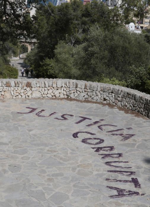 Graffitis verunstalten Kapelle im Bellver-Park