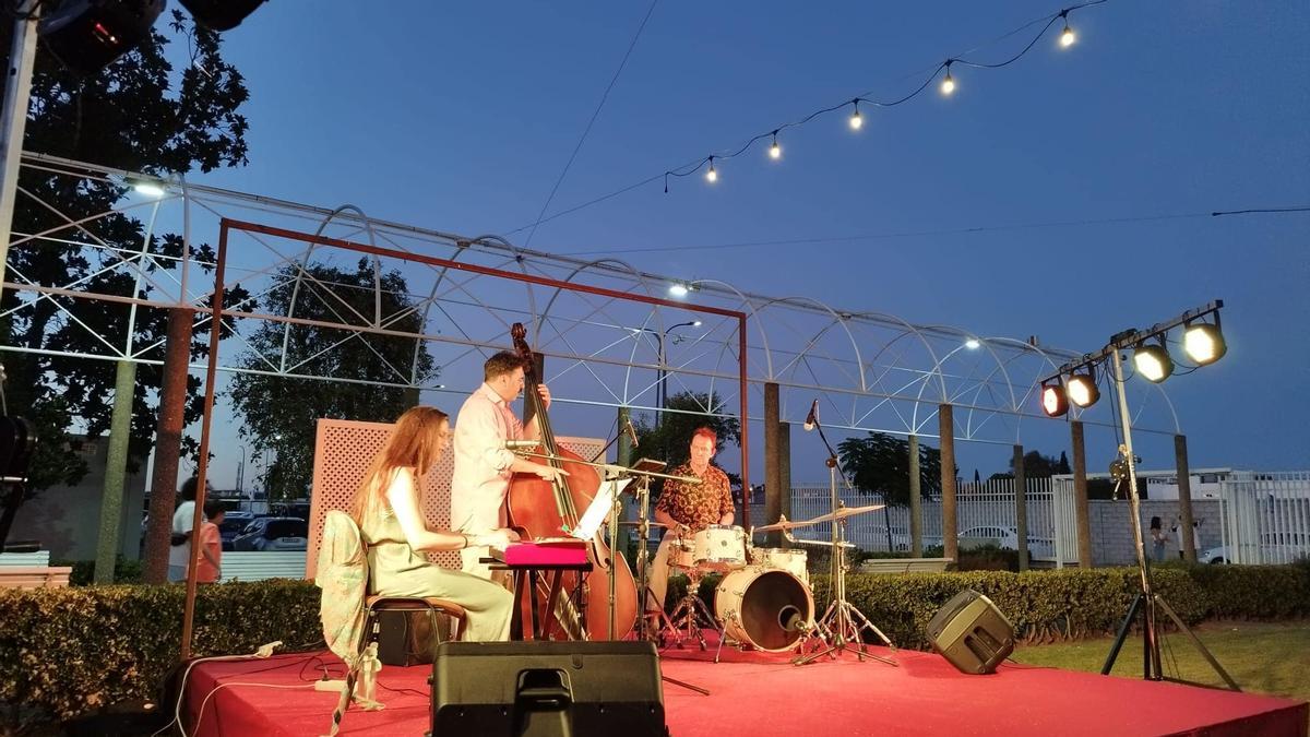 La banda de jazz tricotism actuando en la Rucab, imagen de archivo.