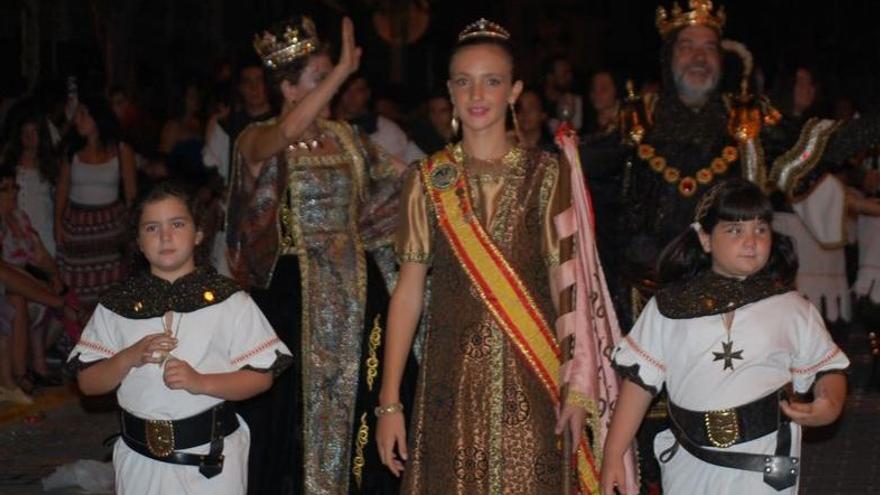 El apagón del domingo deslució el desfile de Moros y Cristianos.