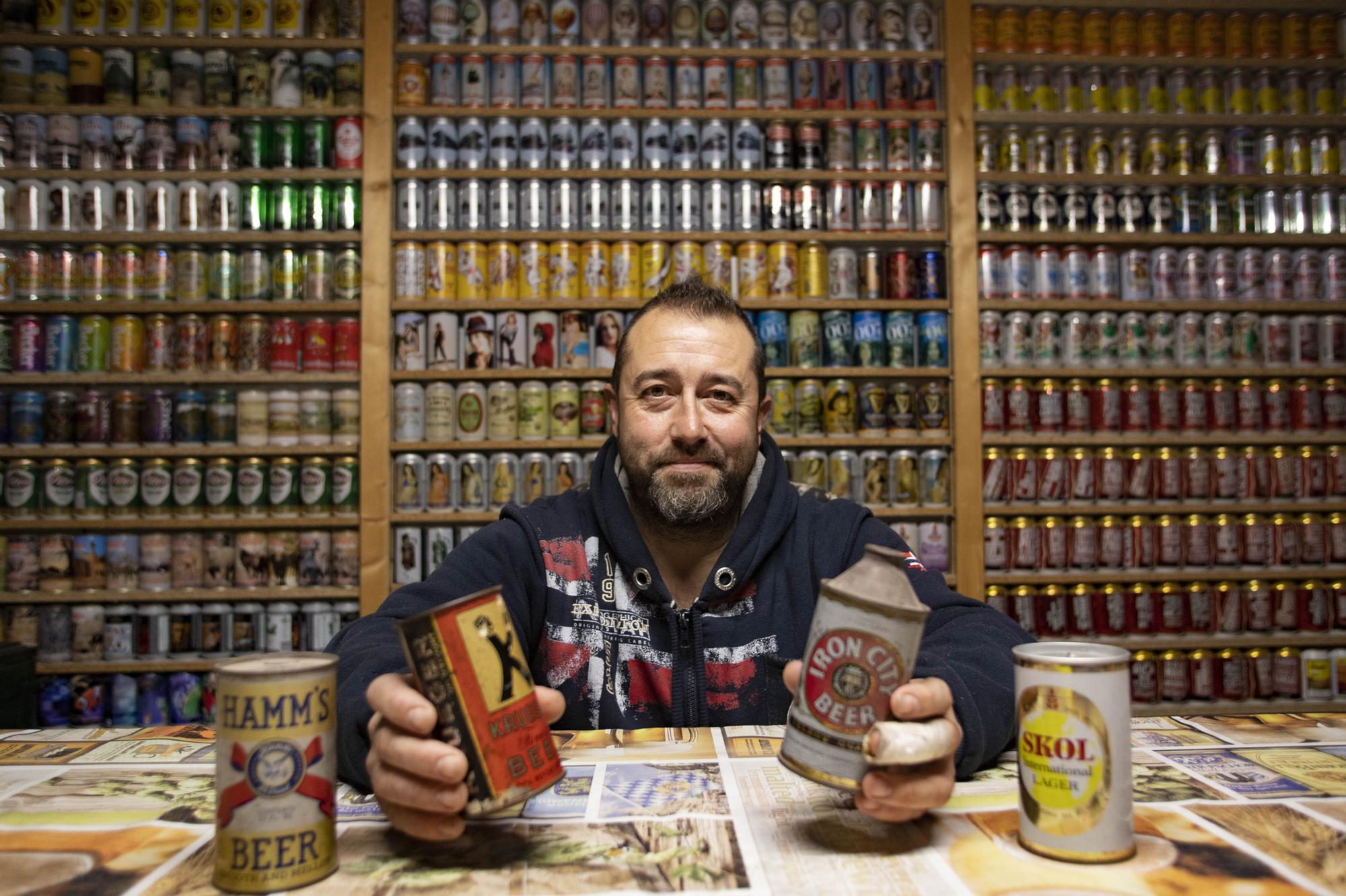 David Fortea atesora en Quesa la mayor colección de latas de cerveza de España