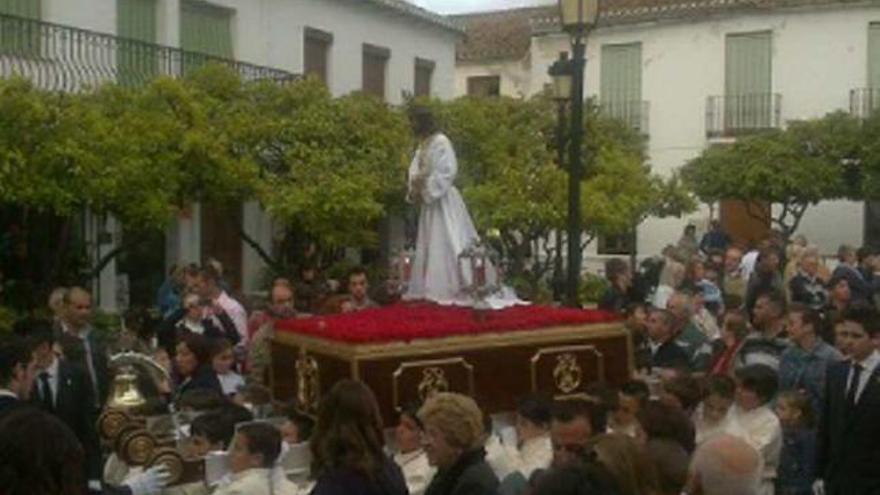 Unos 20 niños portaban al Cautivo Infantil.