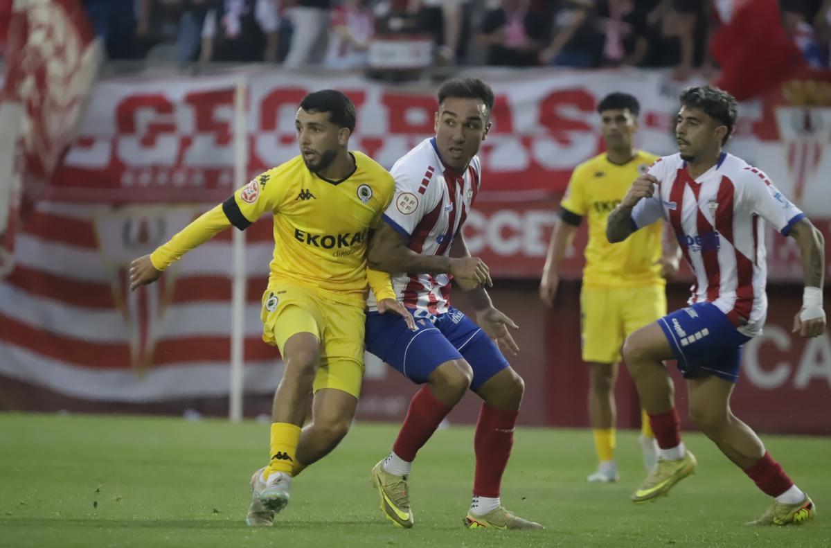 Mehdi Puch trata de ganar la posición en el Nuevo Mirador de Algeciras.