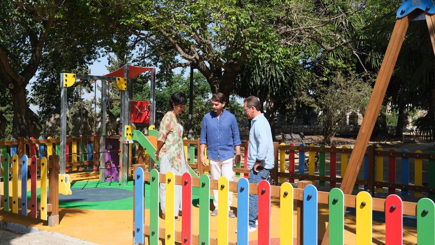 Inaugurada una nueva zona de juegos infantiles en el Mirador de la Paz de Cabra