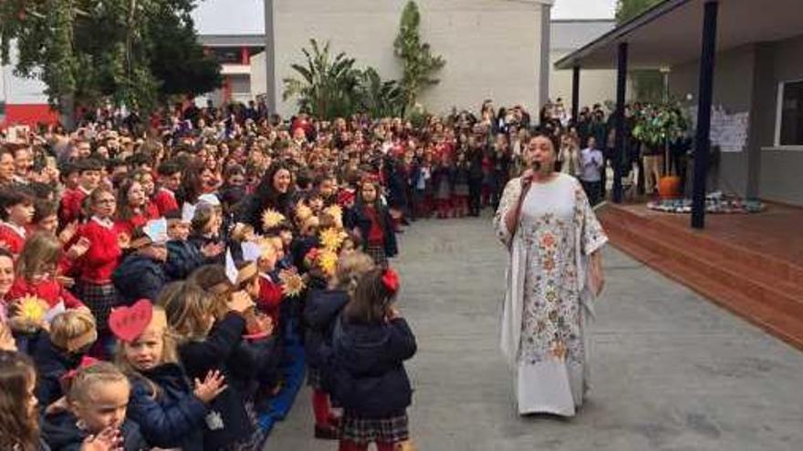 Betty Missiego, con el día de la paz en Alhaurín