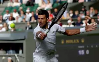 Djokovic sufre como Inglaterra y remonta a Popyrin