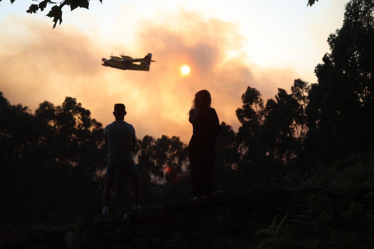 Situación de los incendios activos en Galicia el jueves 21 de agosto