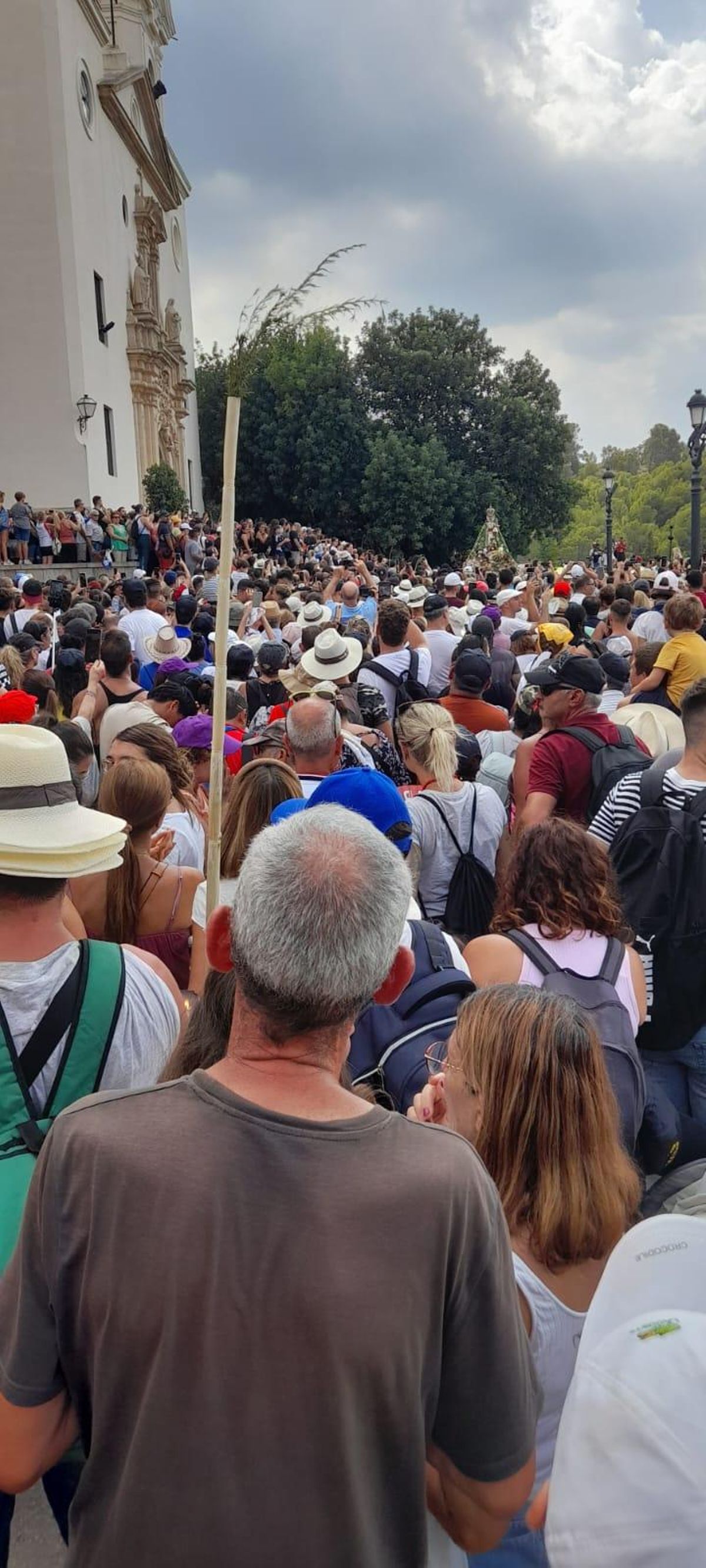 La Virgen encara la entrada al Santuario