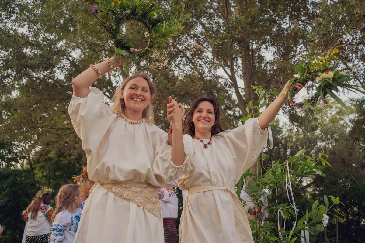 La celebración de los ucranianos en Asturias de la Noche de San Juan, en imágenes