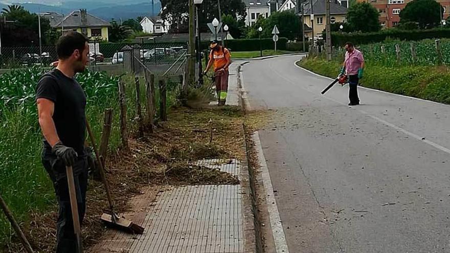 Los vecinos de Figueras rematan el acondicionamiento de Rapalacóis y desbrozan la entrada al pueblo