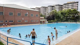 El juez deja en libertad al bañista que empuñó una navaja en una piscina de Zaragoza