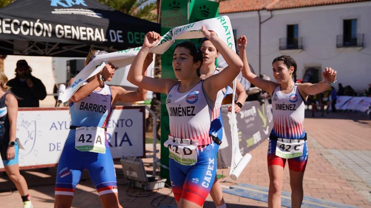 Las chicas del Capex, campeonas en Coria.