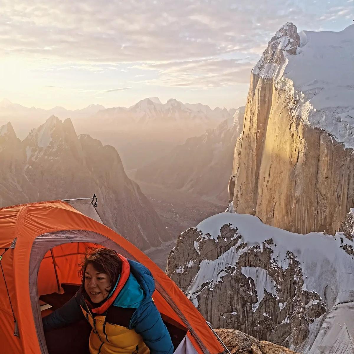 Cordada de Nieves Gil y Lucía Guichot en La Torre Sin Nombre del Karakórum