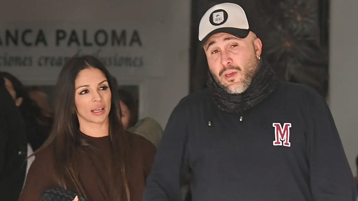 Kiko Rivera abandona la que fue su casa con una maleta y gesto serio tras lo ocurrido con su pareja: "Mucha gente ha hablado de dinero"