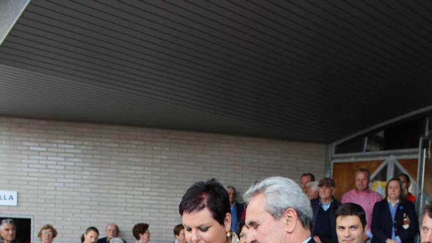 Begoña Calleja y Graciano Torre, ayer, en el corte de la cinta inaugural.