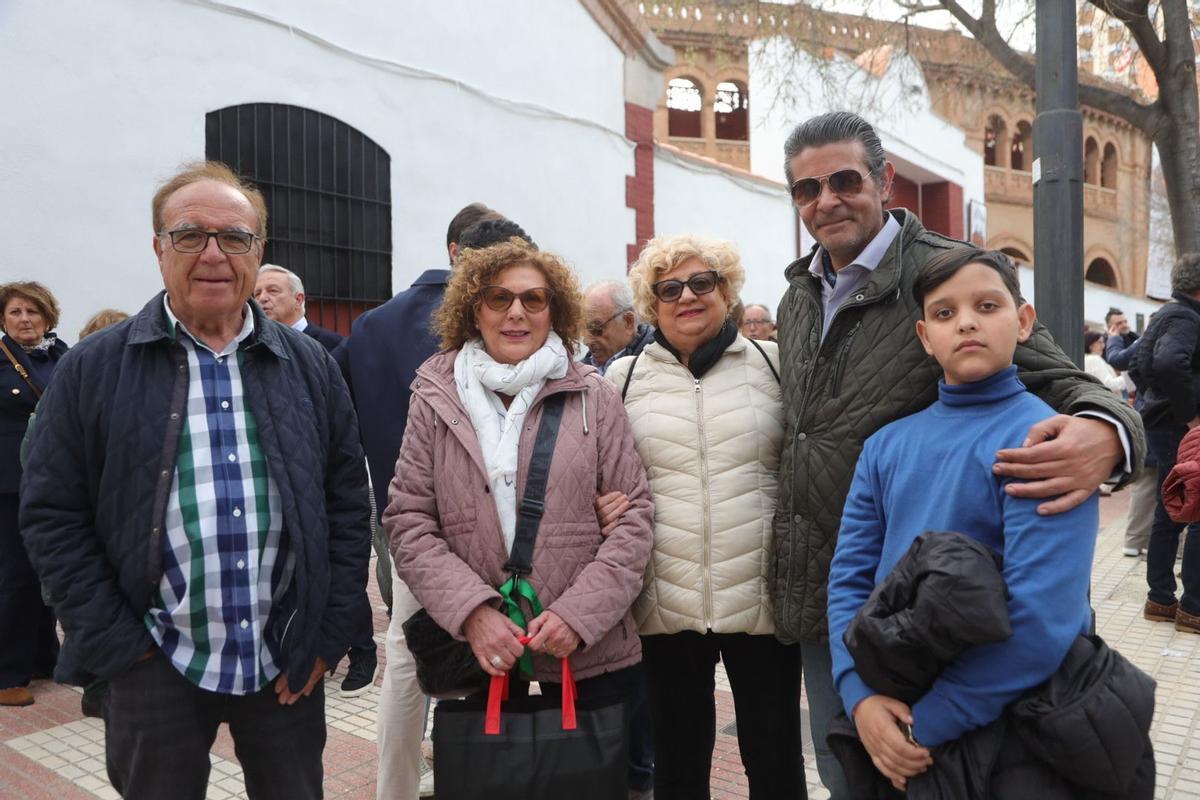 Uriola, las hermanas Balaguer, Ramón Bustamente y su hijo pequeño, Cristian.