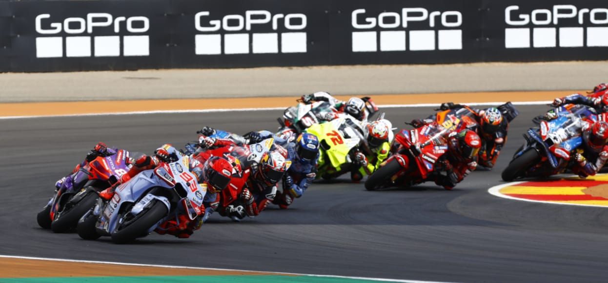 En imágenes | El público vuelve a disfrutar de los mejores motociclistas del mundo en Motorland