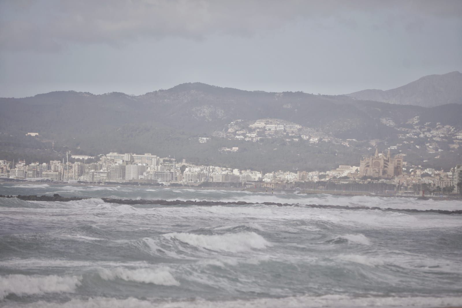 Baleares, en aviso naranja este miércoles por viento, tormentas y oleaje