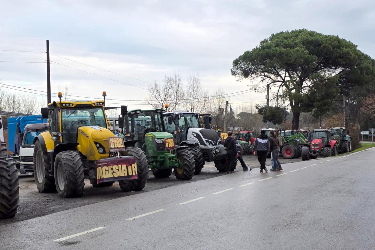 Les fotos de la tractorada a l'Eix per protestar contra la gestió de la fauna cinegètica
