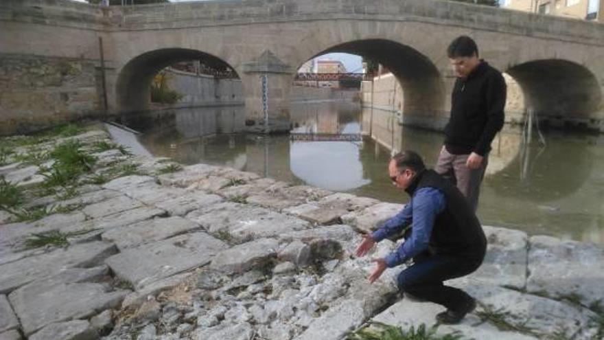 Lugar en el que se hallan enterrados los restos del antiguo puente de madera que cruzaba el río.