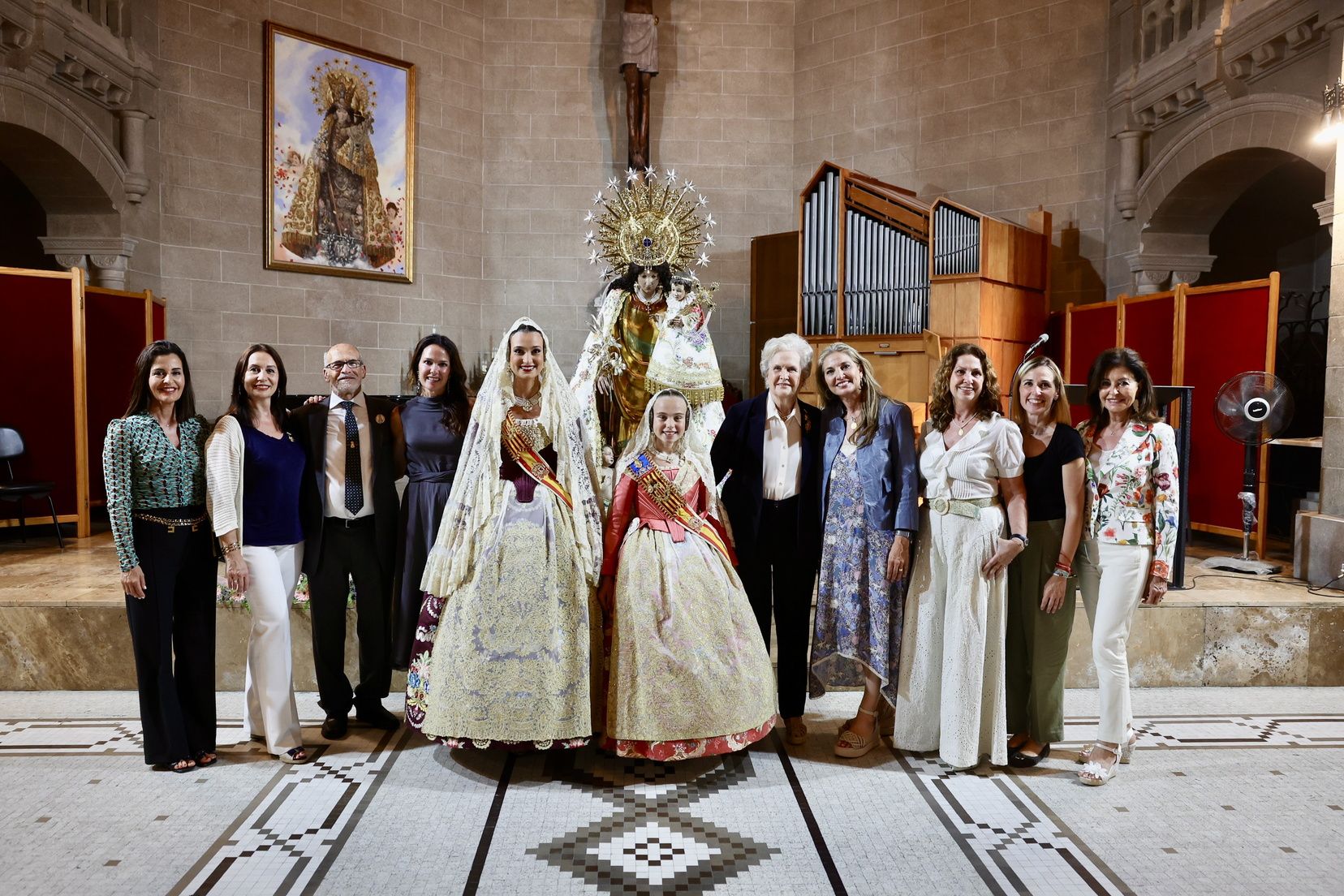 Así ha sido el Besamanos de las falleras mayores y cortes de honor 2025