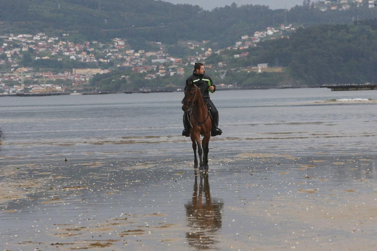 Alrededor de 70 jinetes procedentes de diferentes zonas de la comarca, de Vigo, Baiona y hasta de Pontecaldelas participaron en la XIII Xuntanza Cabalar